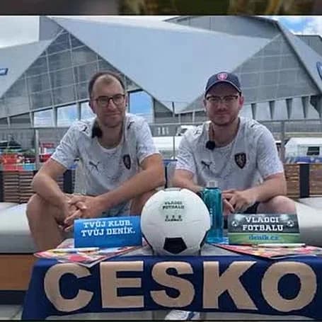 Přímo od stadionu, na němž Češi hrají proti Jihoafrické republice o všechno, se hlásí reportéři Deníku Martin Jůzek a Ivan Němeček